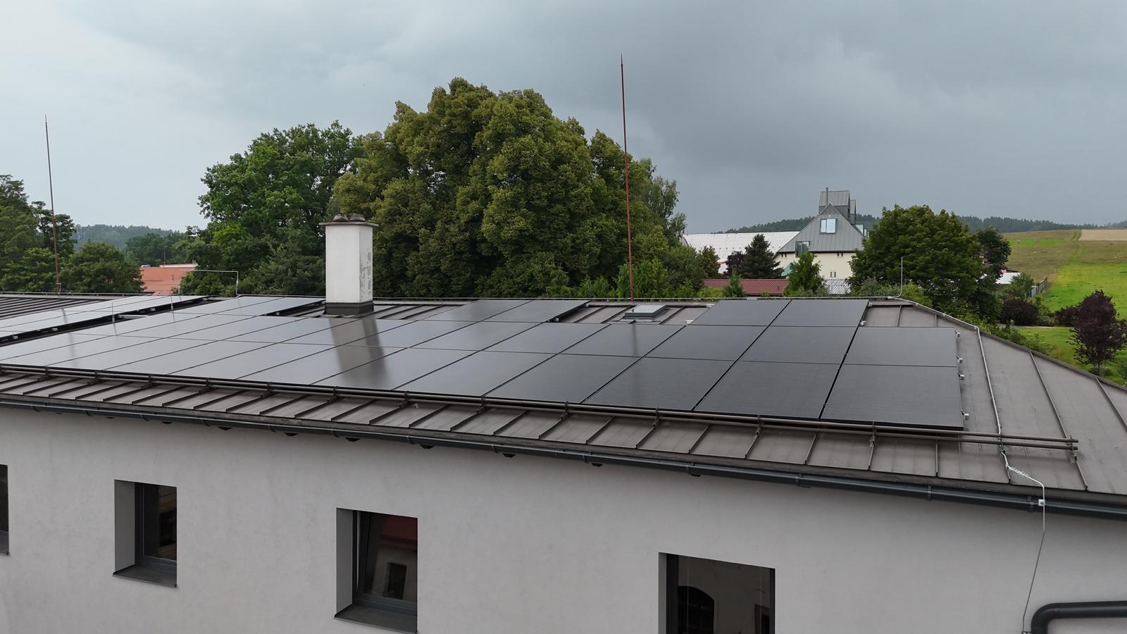 Panel DAH Solar 500Wp Full Black, Bifacial, dual glass 22,11 %